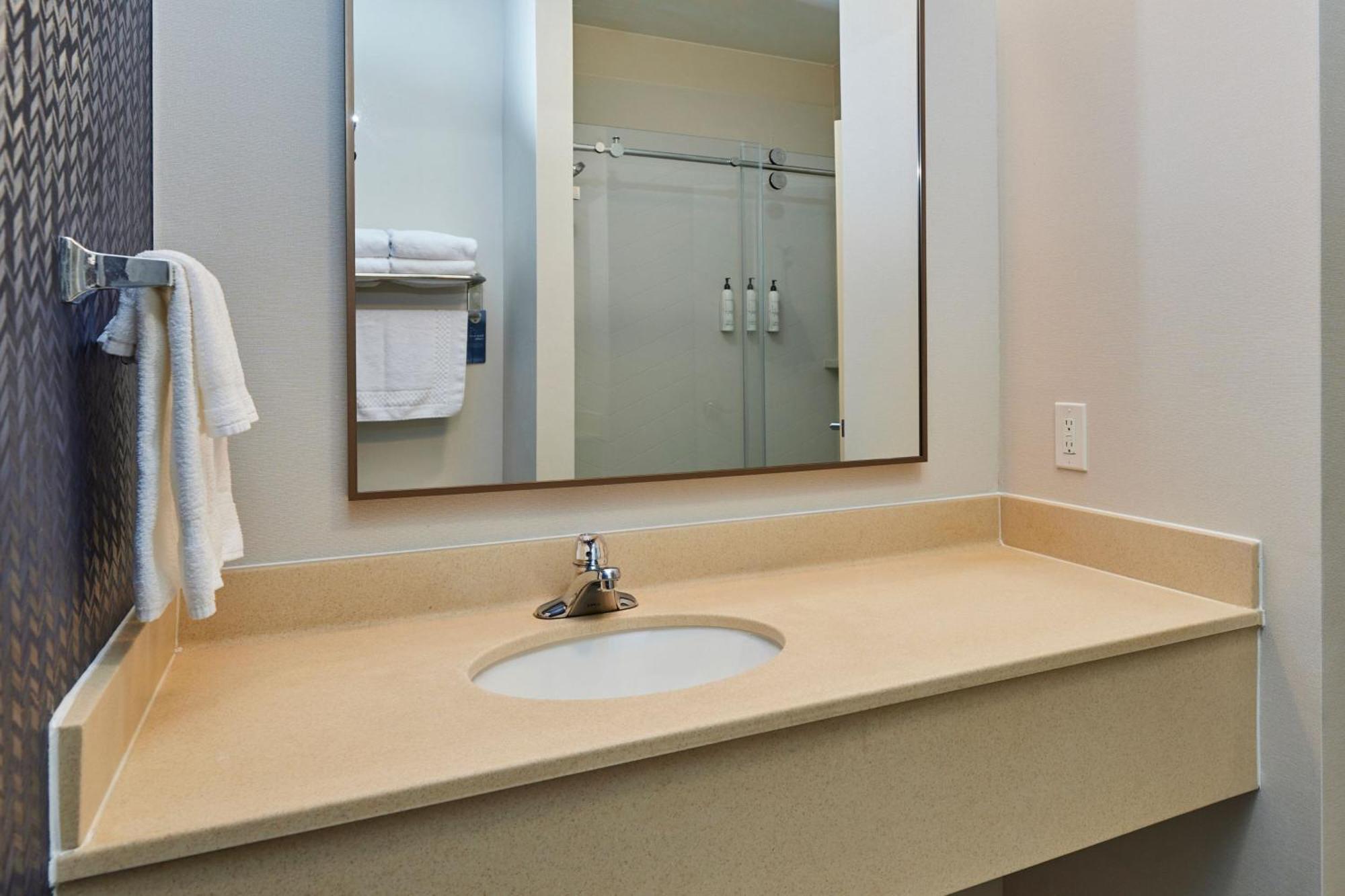 Fairfield Inn & Suites Burlington Bagian luar foto