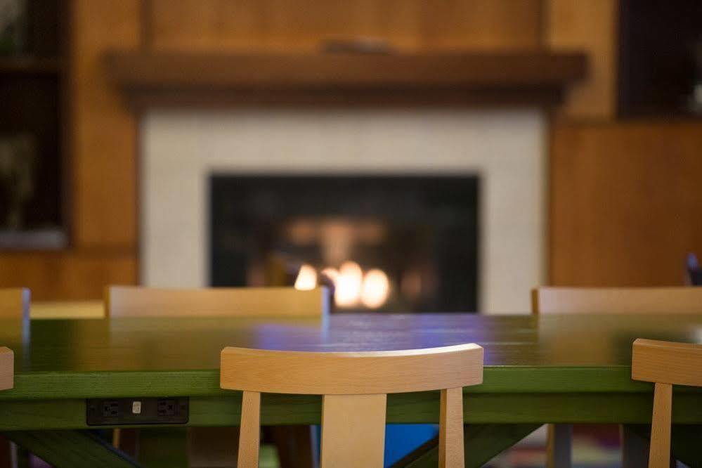 Fairfield Inn & Suites Burlington Bagian luar foto