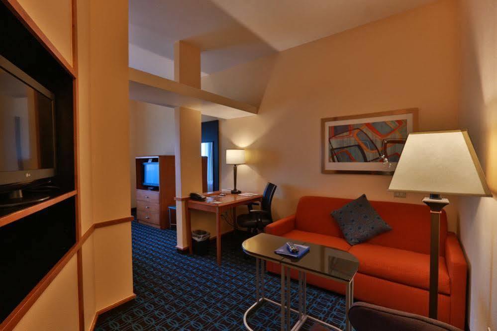 Fairfield Inn & Suites Burlington Bagian luar foto